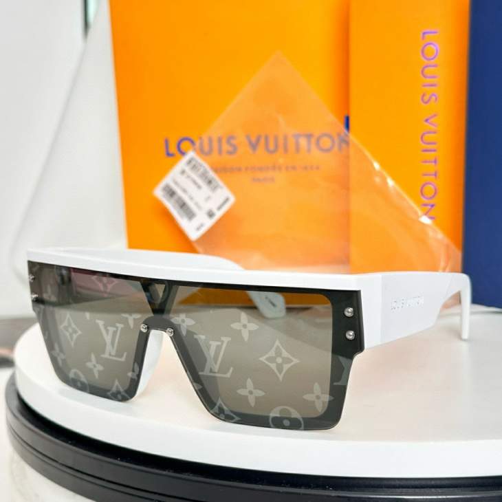Picture of Louis Vuitton Sunglasses _SKUfw79398957fw